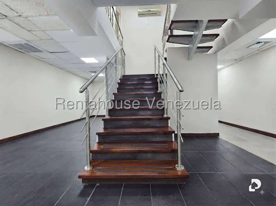 Local comercial en Las Mercedes, Caracas – 24