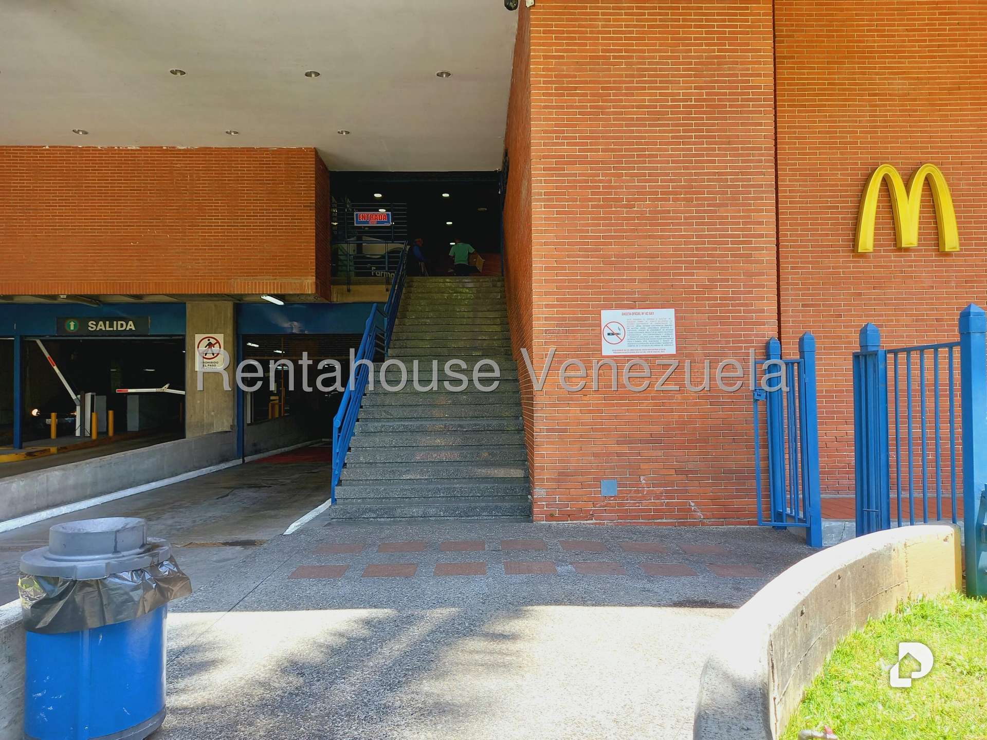 Local comercial en Santa Fe Norte, Caracas – 2