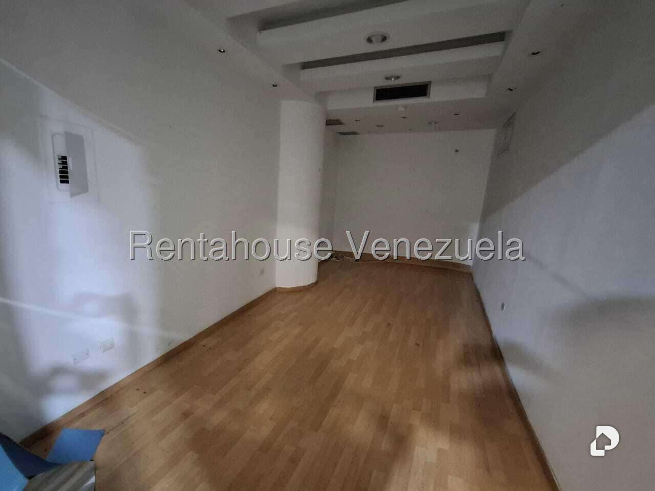Local comercial en Santa Fe Norte, Caracas – 30