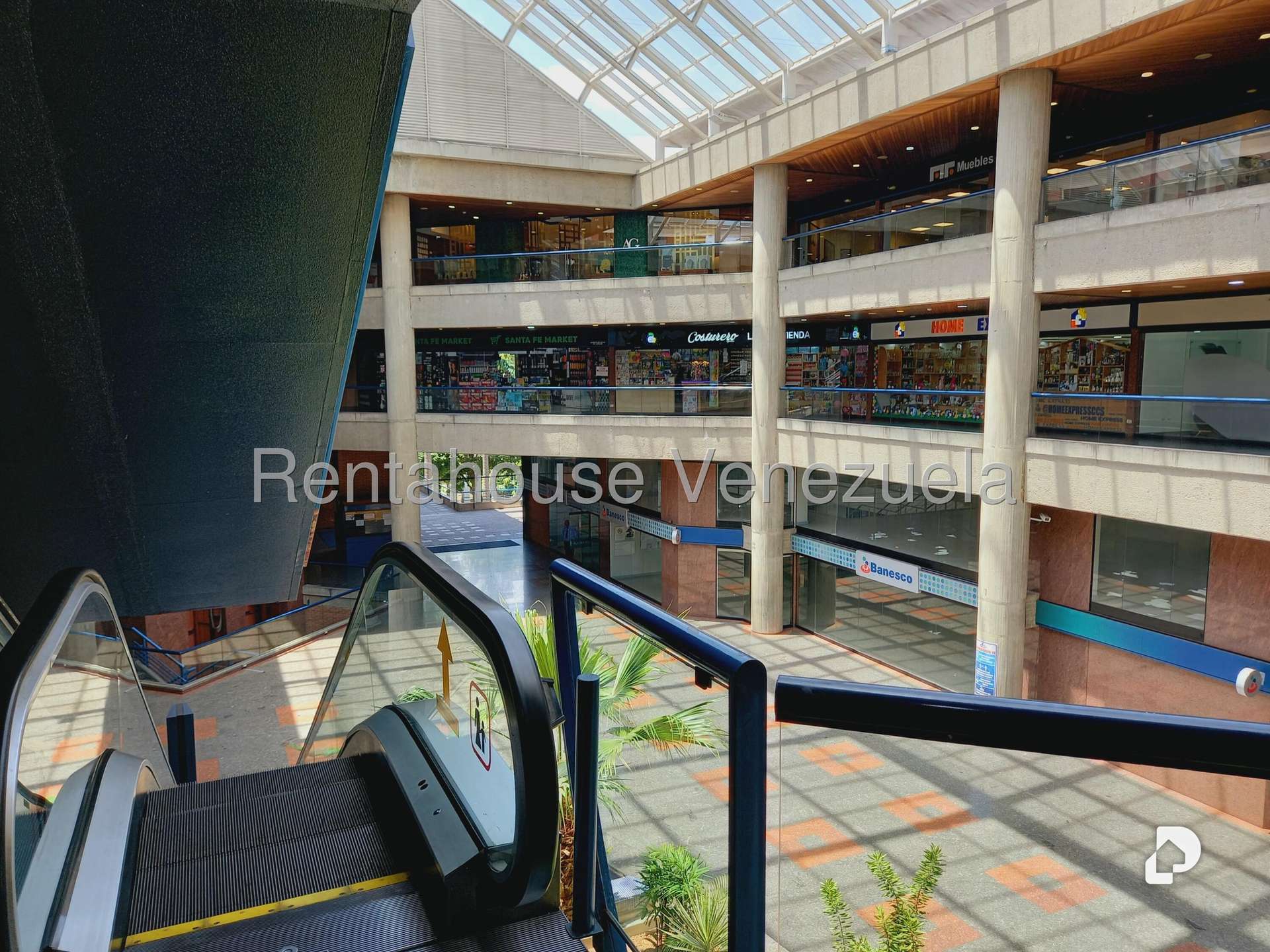Local comercial en Santa Fe Norte, Caracas – 11