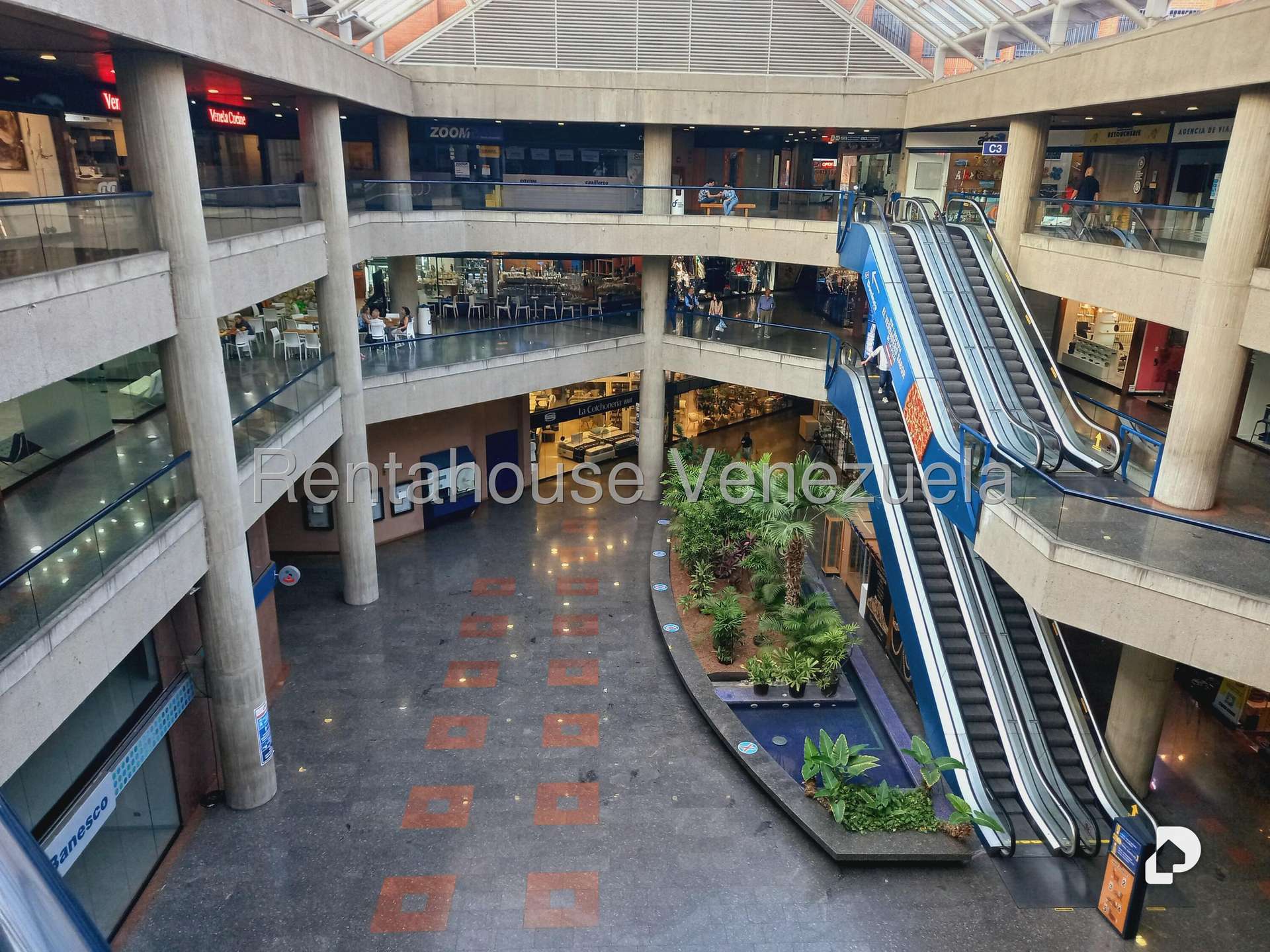 Local comercial en Santa Fe Norte, Caracas – 23