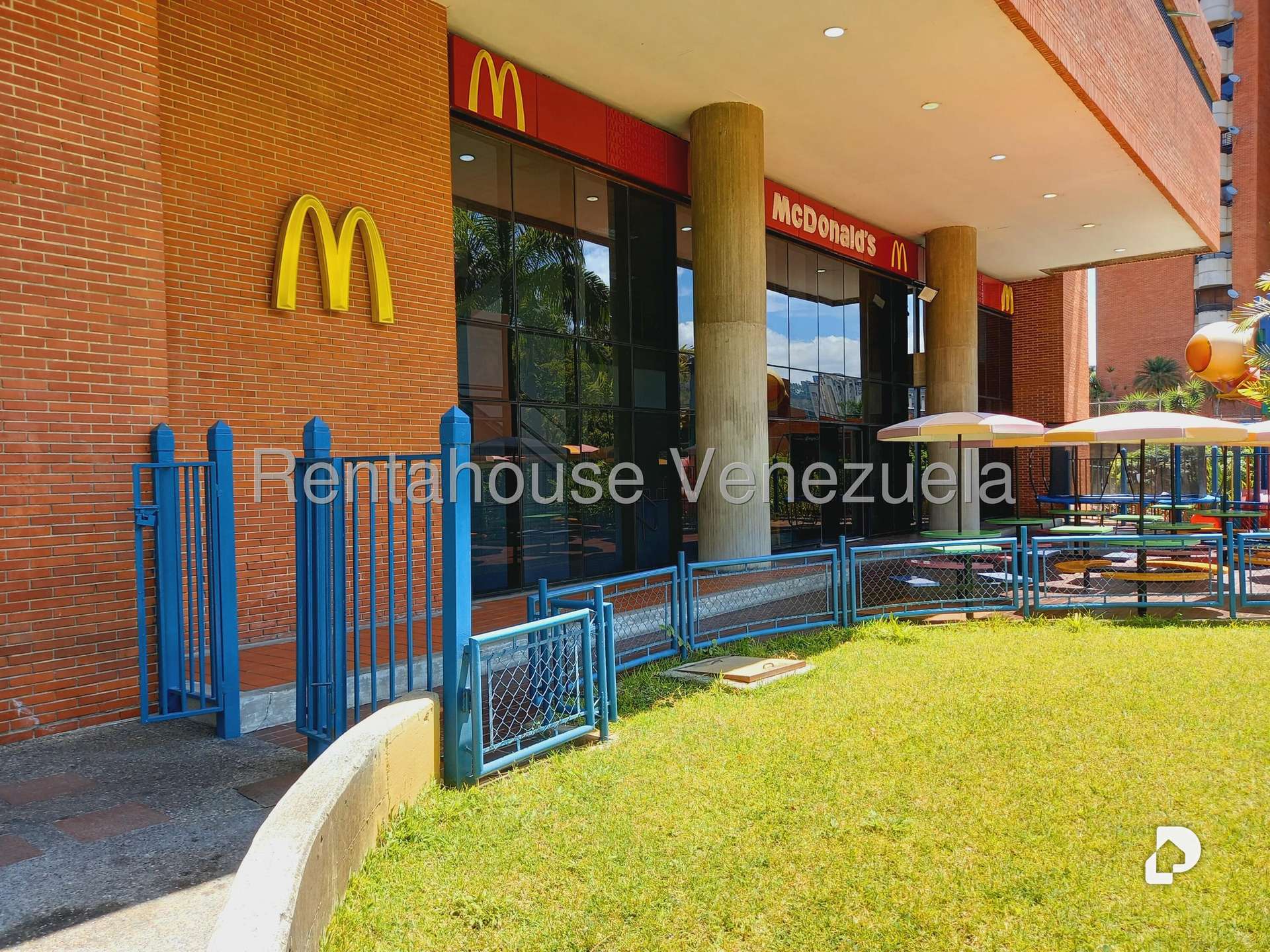 Local comercial en Santa Fe Norte, Caracas – 3
