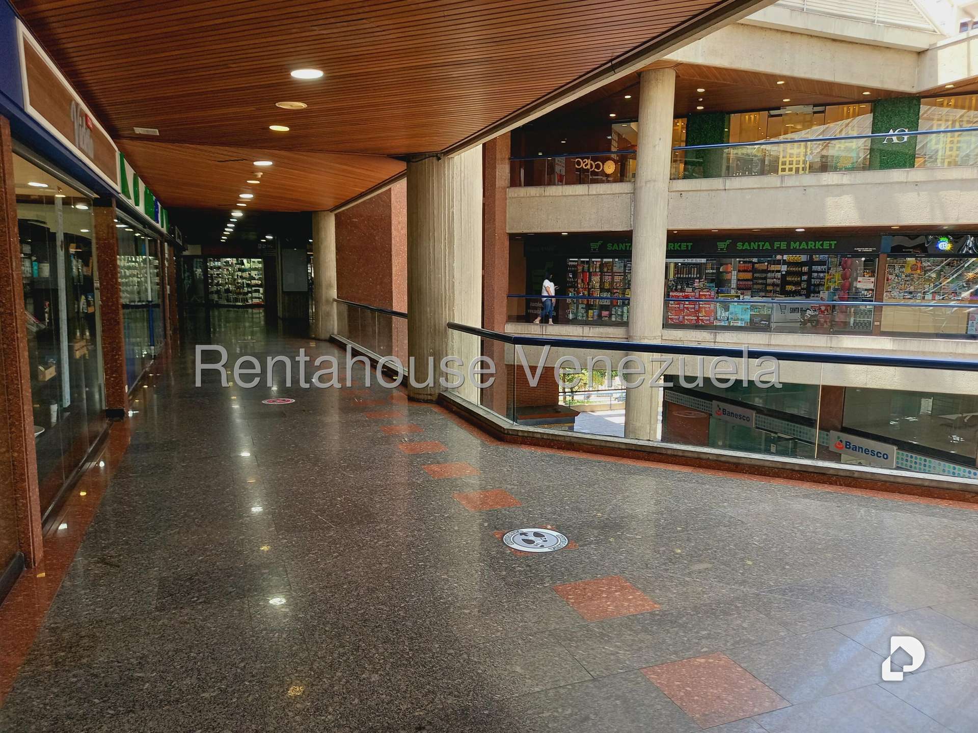 Local comercial en Santa Fe Norte, Caracas – 12