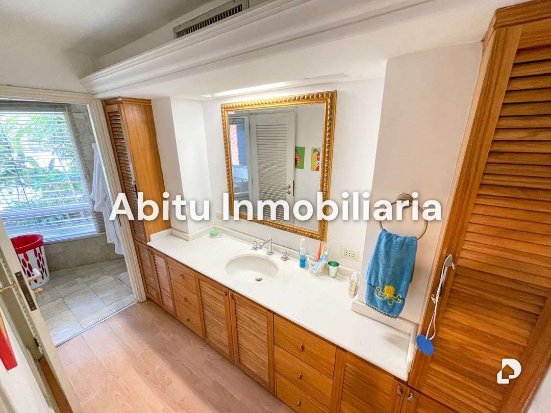Apartamento en Los Palos Grandes, Caracas – 11