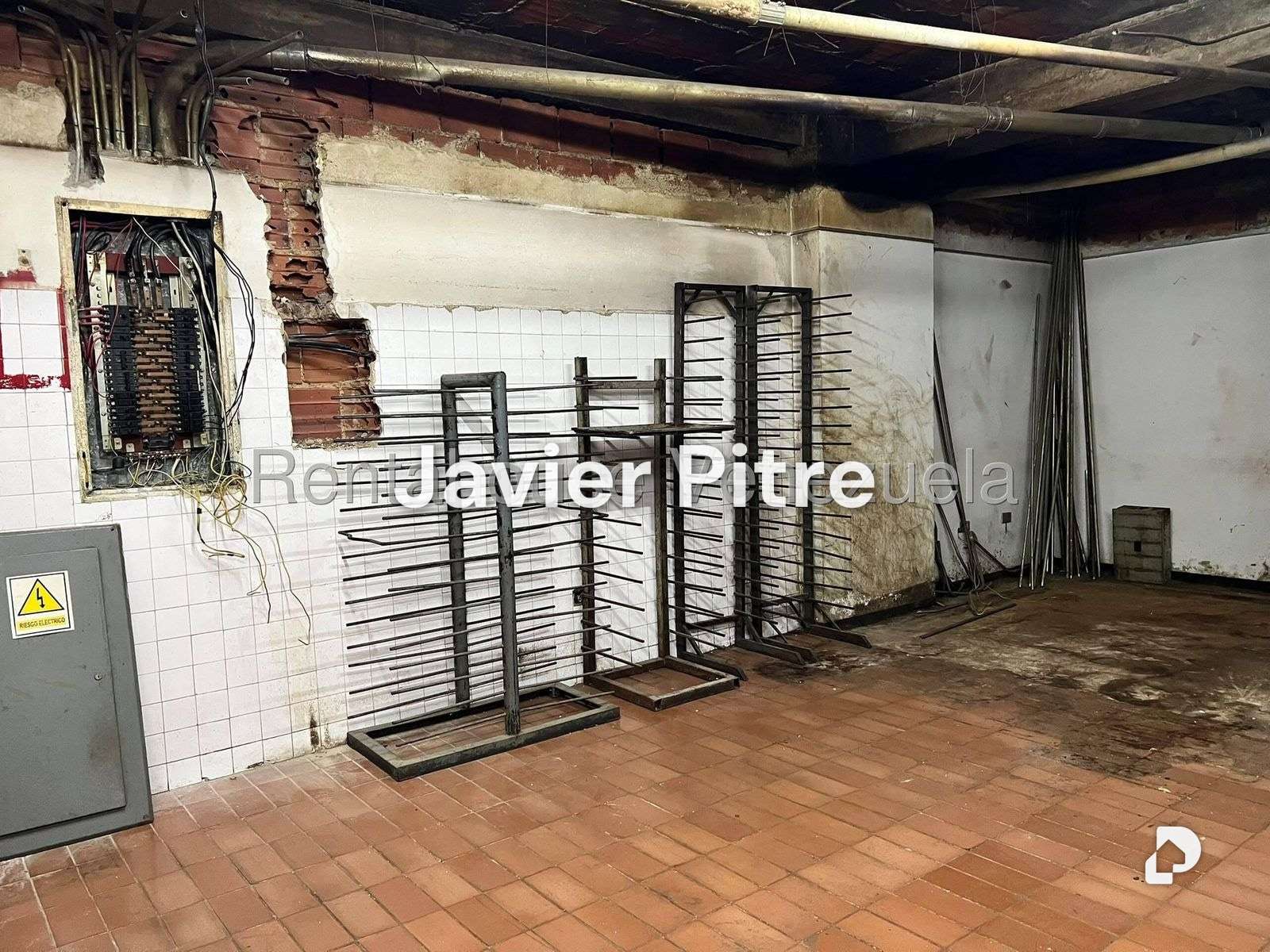 Local comercial en La Urbina, Caracas – 16