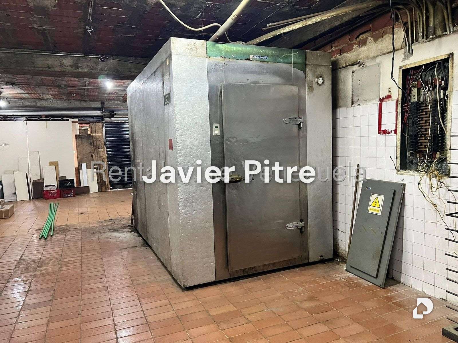 Local comercial en La Urbina, Caracas – 10