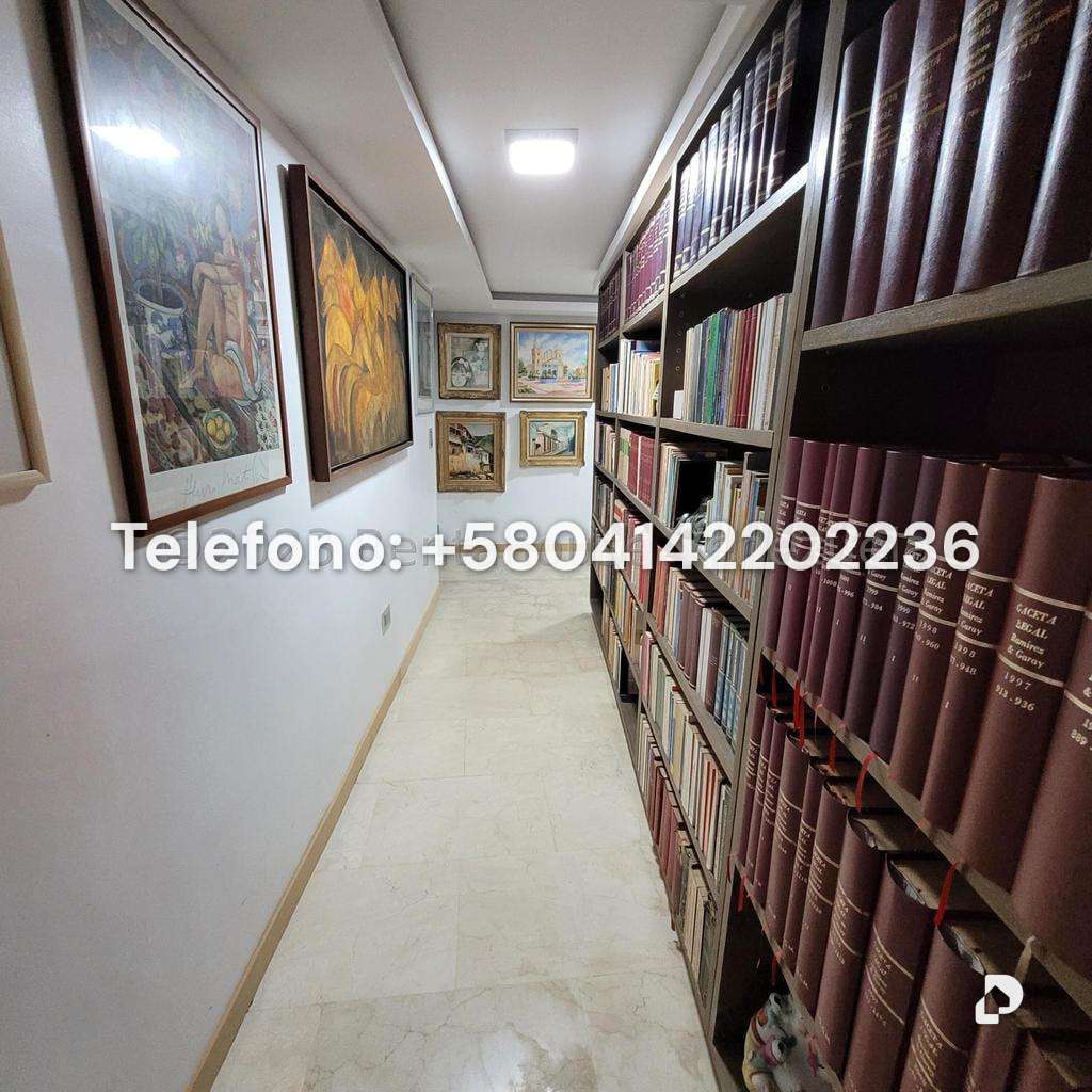 Casa en Cumbres de Curumo, Caracas – 30