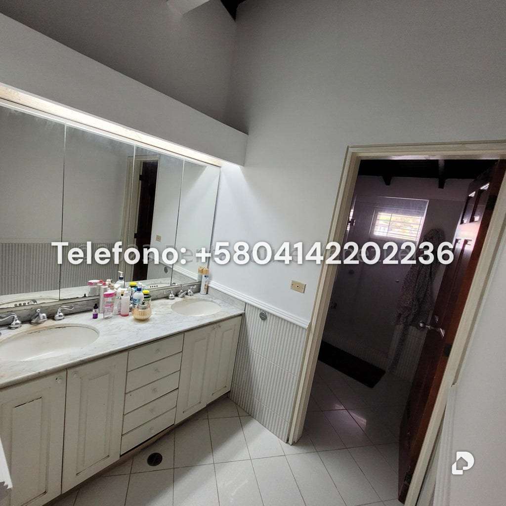 Casa en Cumbres de Curumo, Caracas – 24