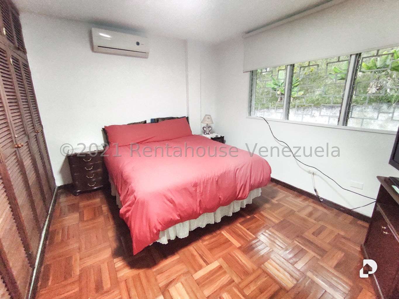 Casa en Santa Paula, Caracas – 19