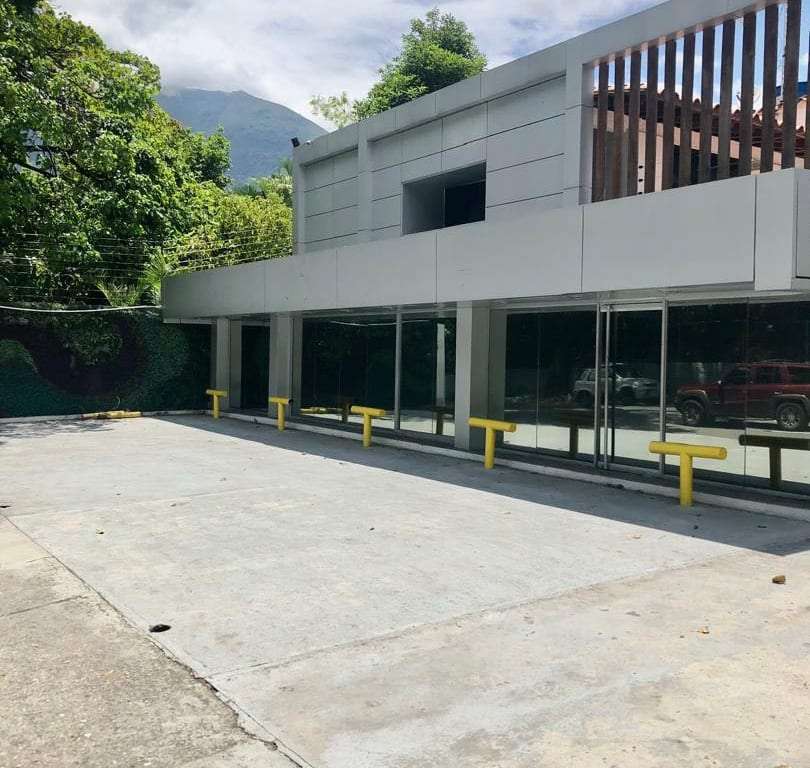 Local comercial en Chuao, Caracas - 1