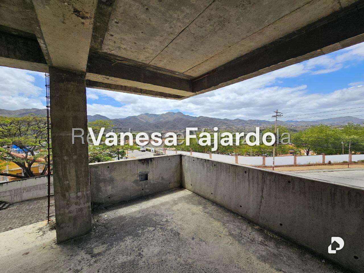 Local comercial en Valle Grande, Guatire – 30