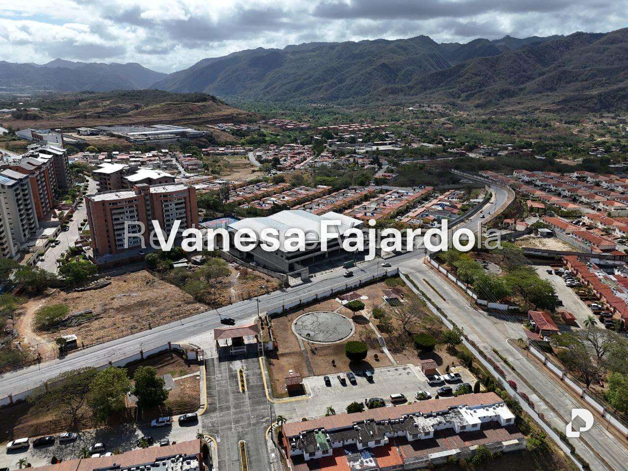 Local comercial en Valle Grande, Guatire – 2