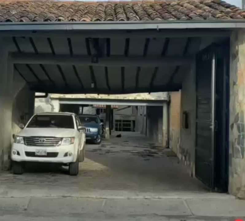 Local comercial en El Hatillo, Caracas - 1