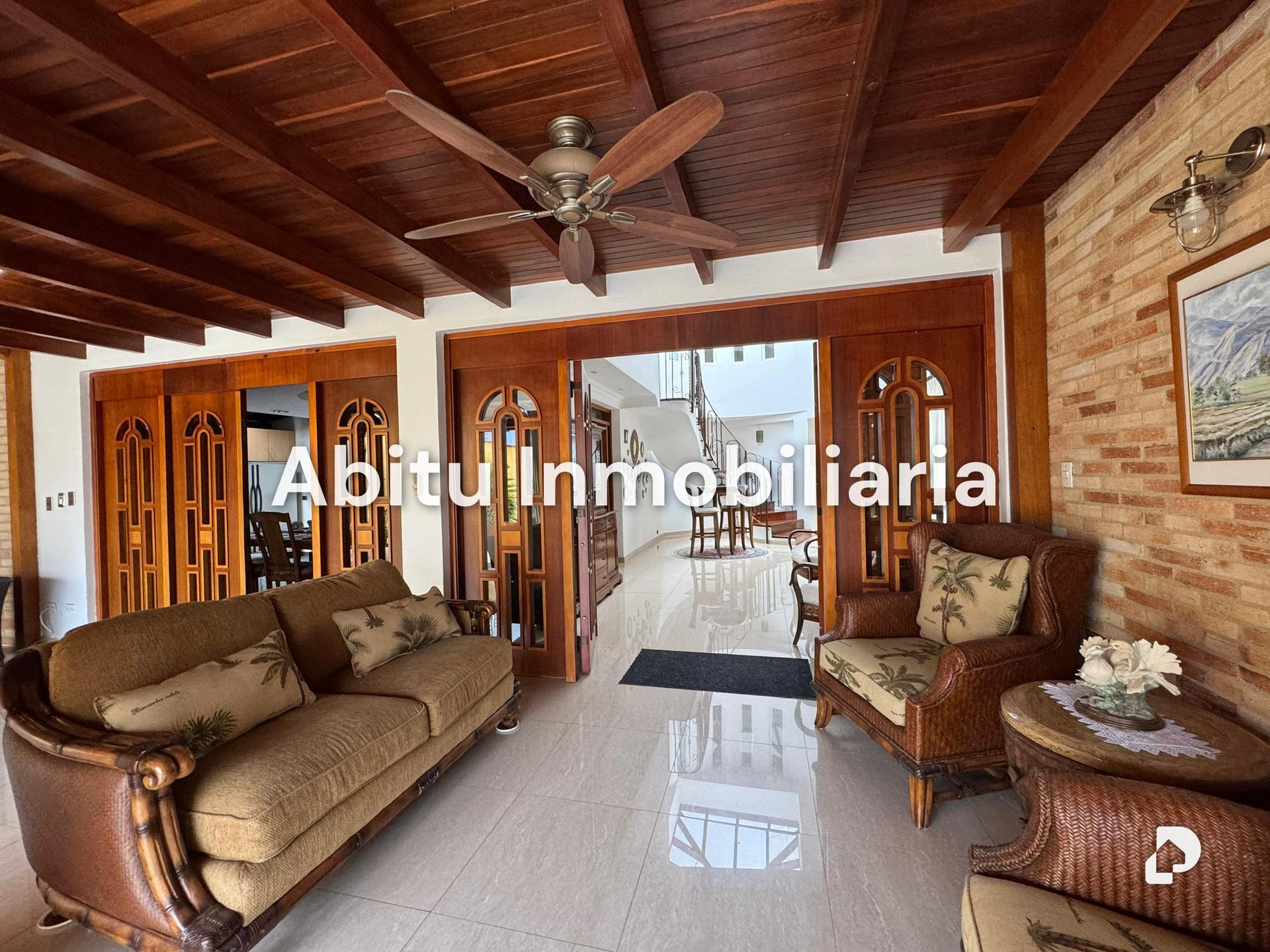 House in La Lagunita, Caracas – 3