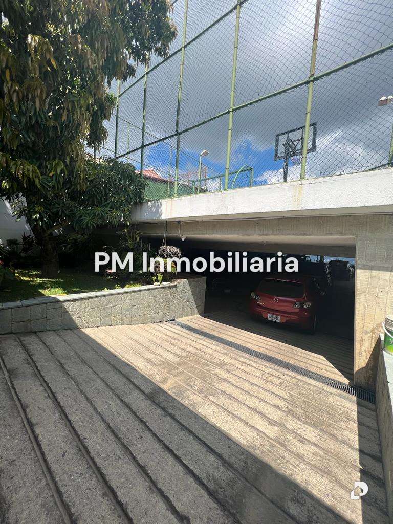 Casa en Colinas de Tamanaco, Caracas – 26