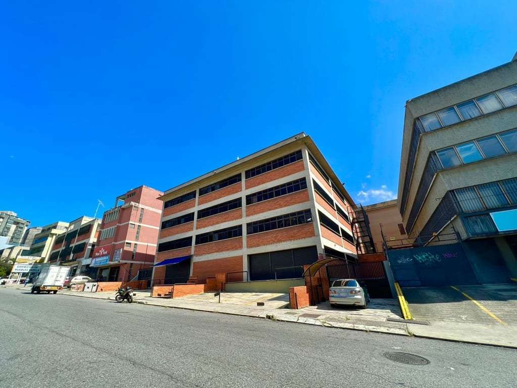 Edificio en La Urbina, Caracas - 1