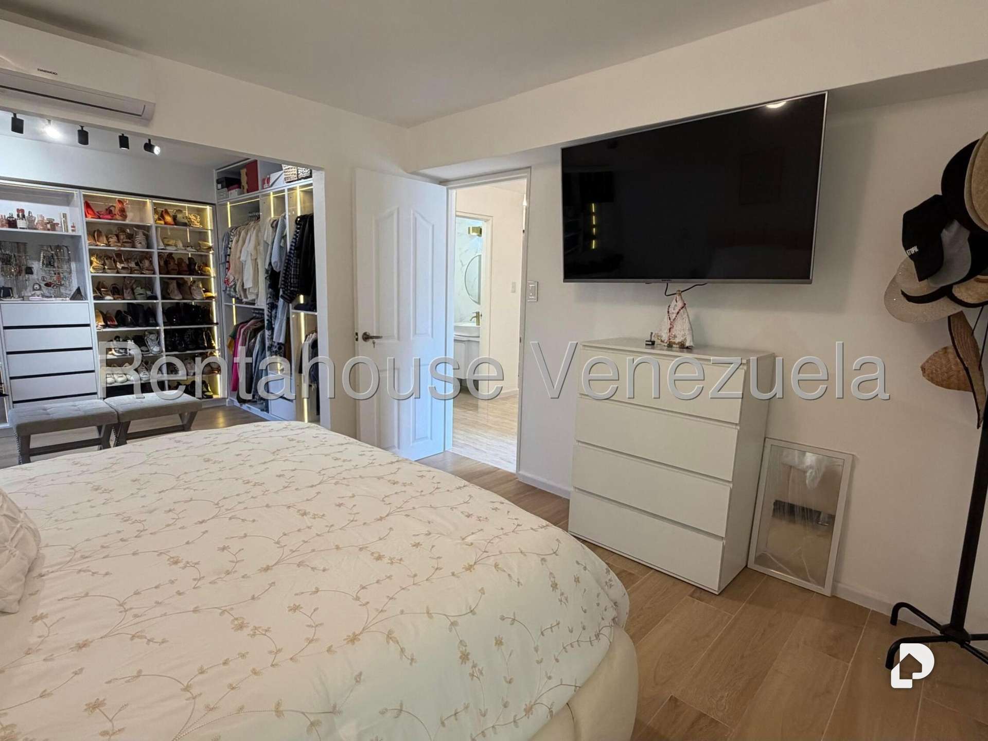 Apartment in Guiacay, Caracas – 2