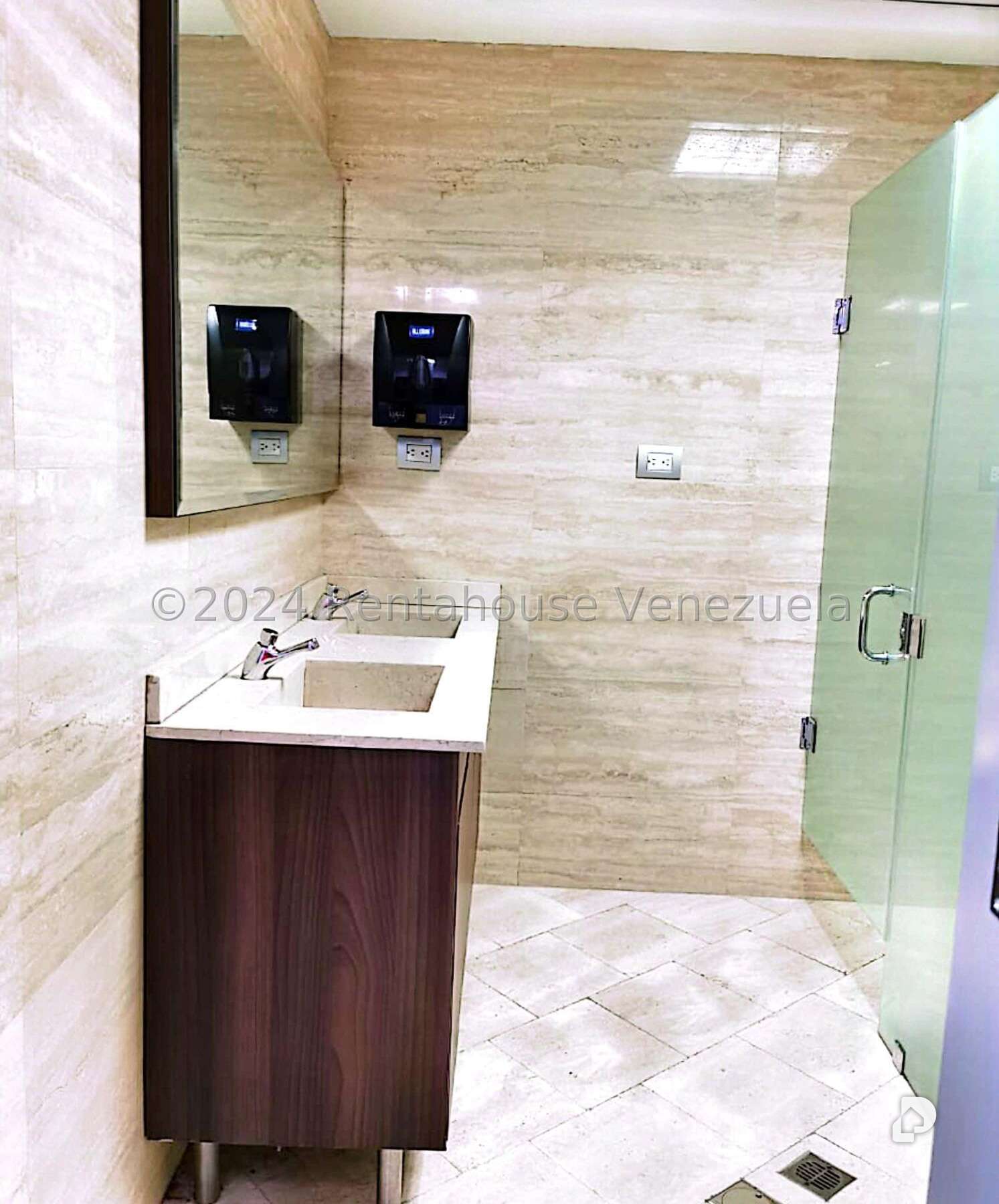 Local comercial en El Rosal, Caracas – 11