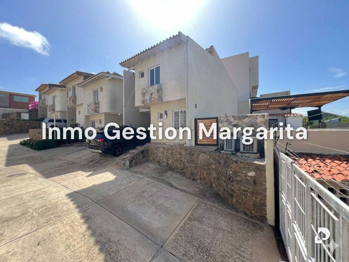 Townhouse en Urb Playa El Angel, Porlamar – 1