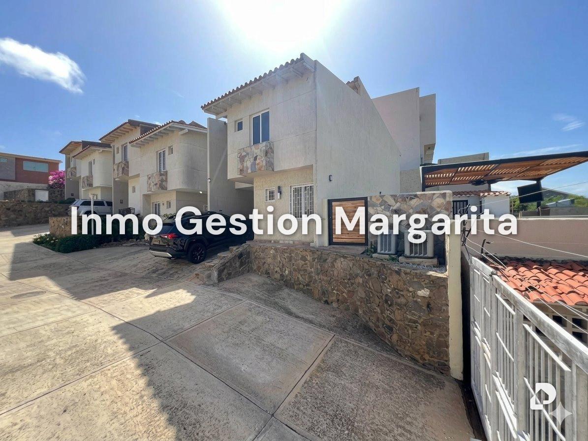 Townhouse en Urb Playa El Angel, Porlamar – 1