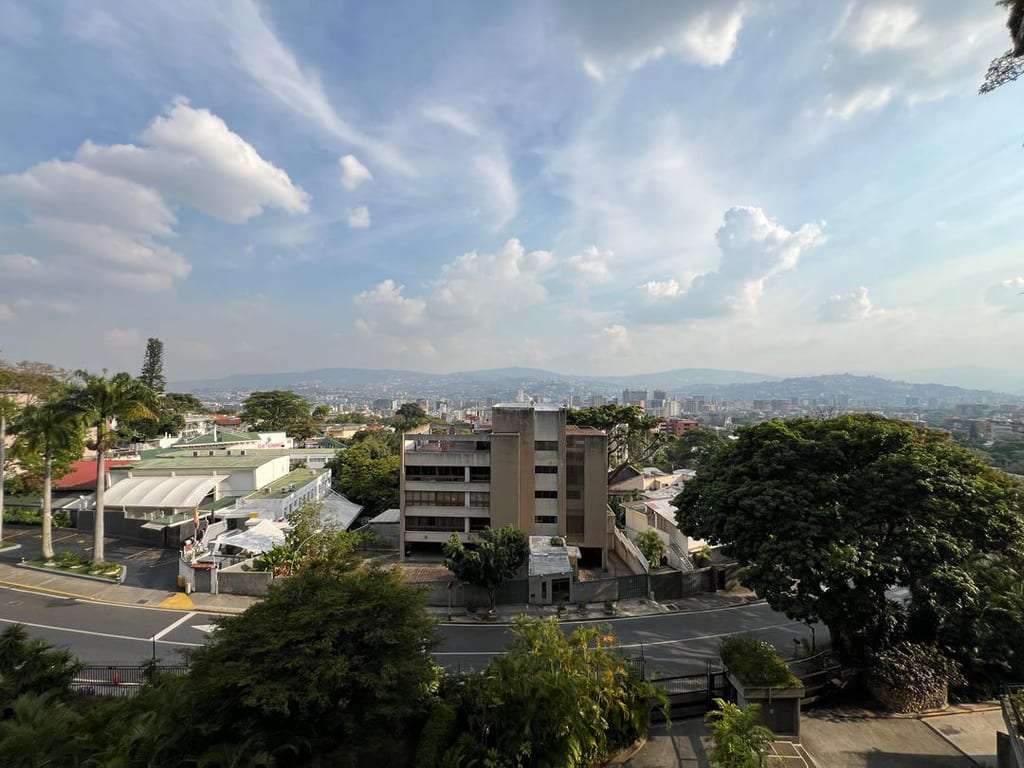 Apartamento en Altamira, Caracas - 1