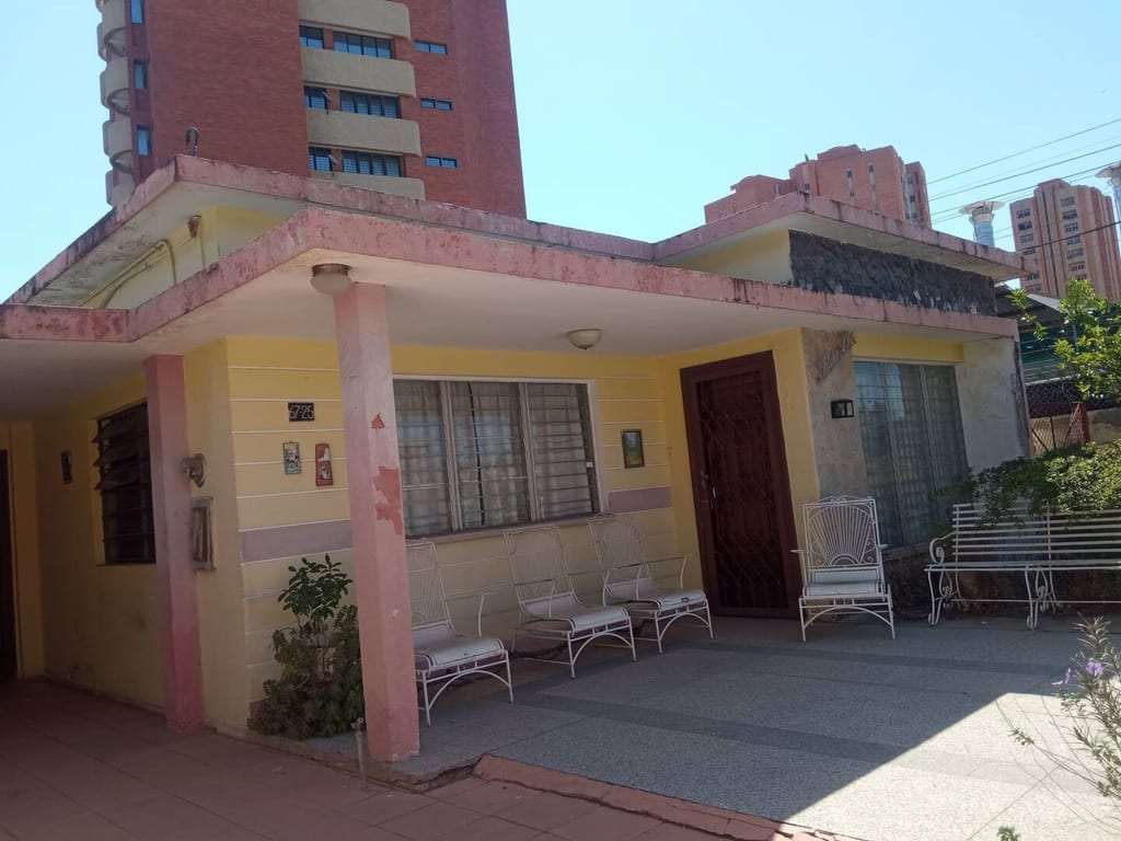 Local comercial en Avenida Cecilio Acosta, Maracaibo - 1