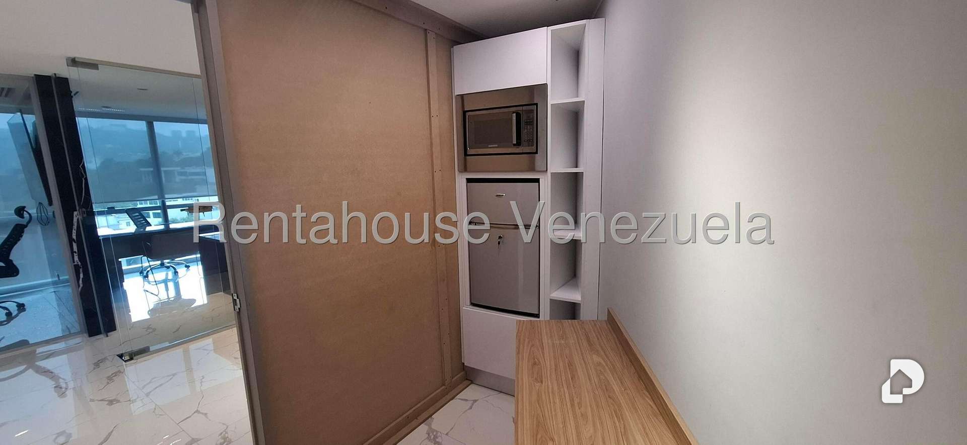 Oficina en Las Mercedes, Caracas – 24