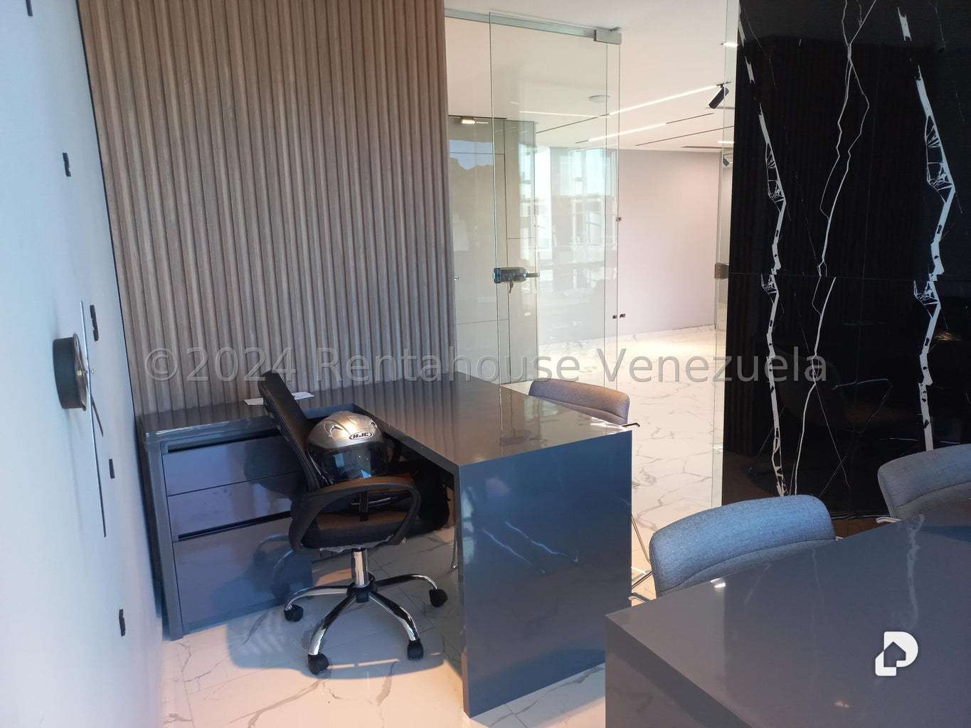 Oficina en Las Mercedes, Caracas – 18