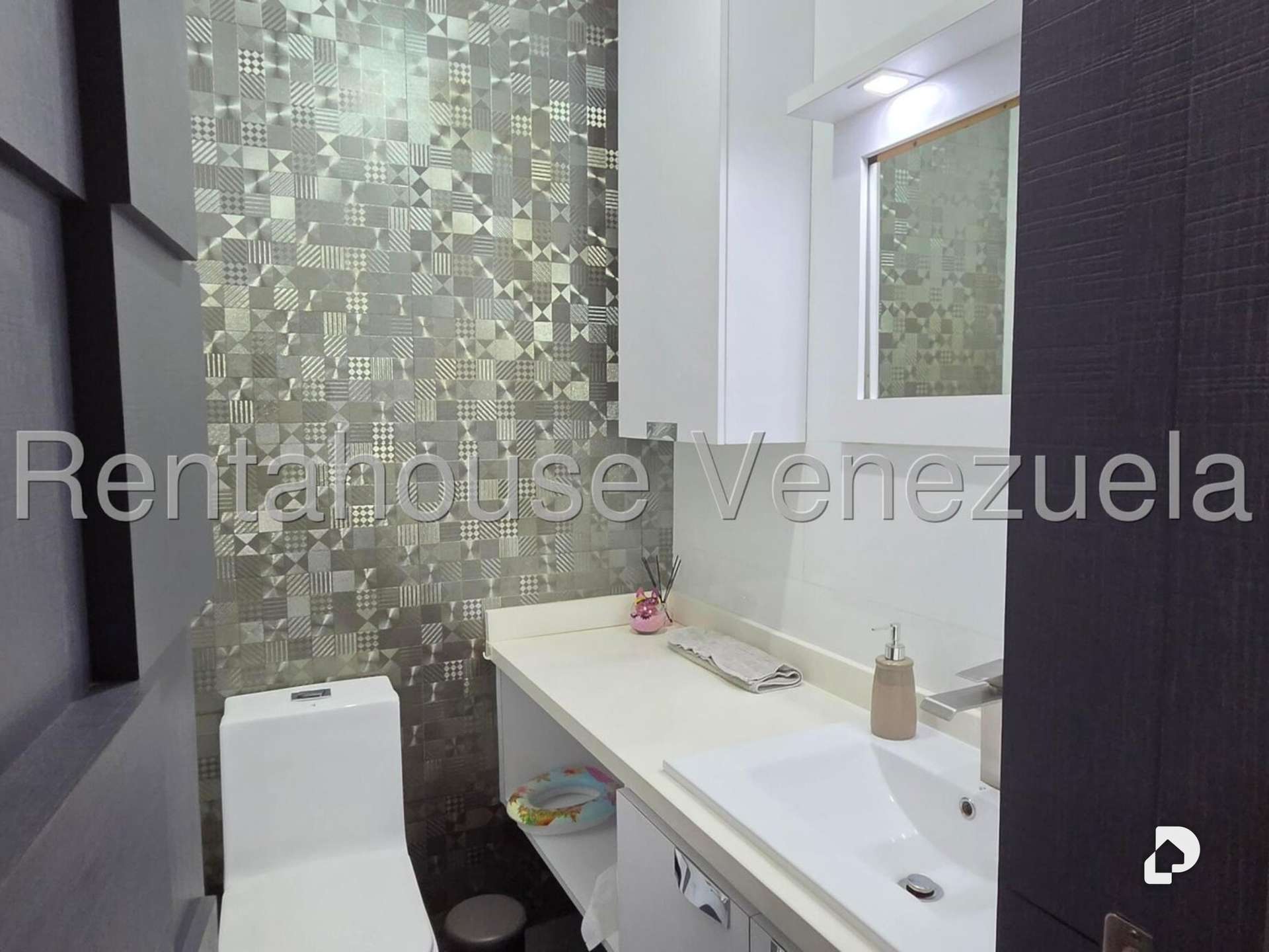 Apartamento en Santa Rosa de Lima, Caracas – 12