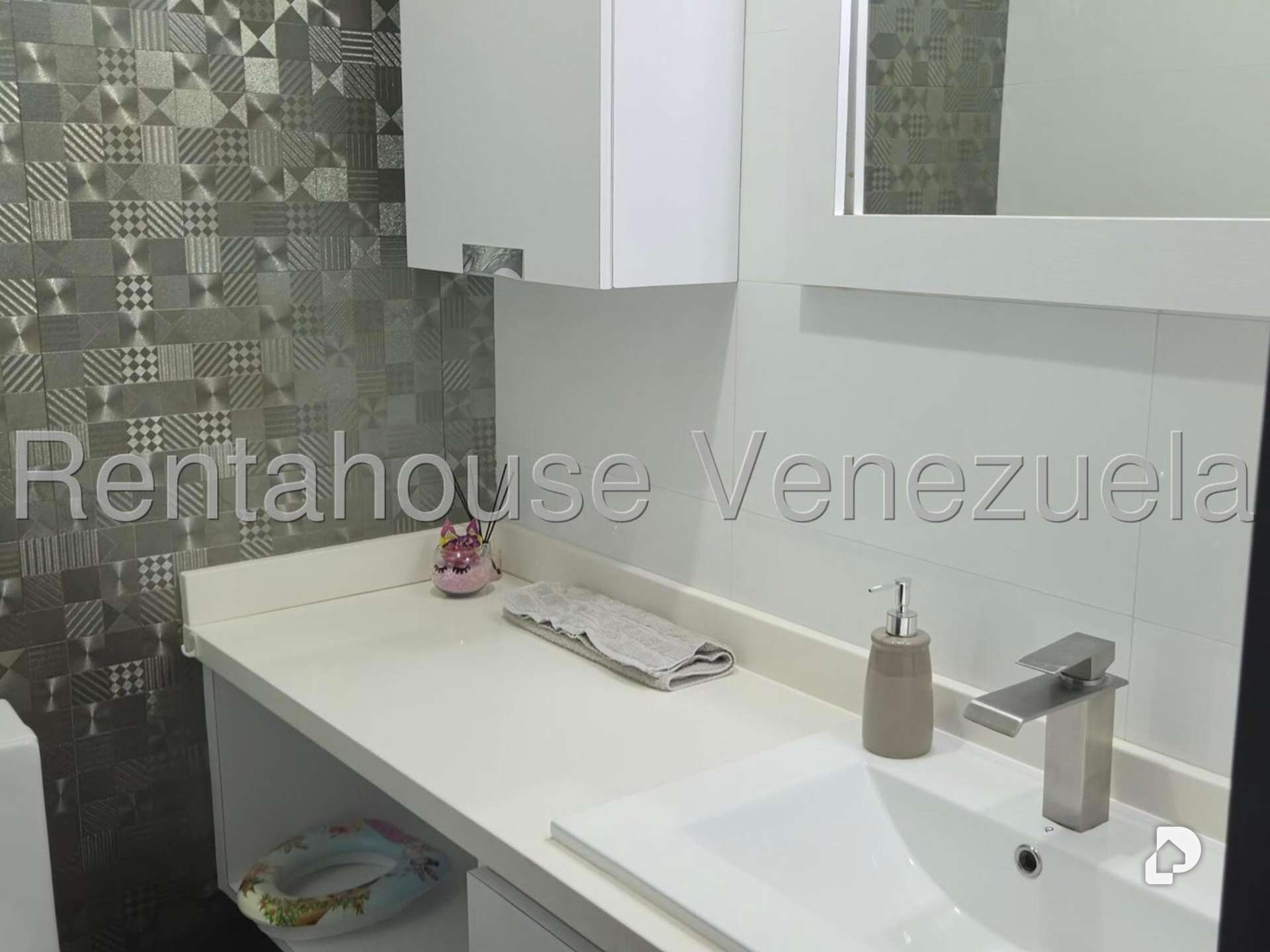 Apartamento en Santa Rosa de Lima, Caracas – 11