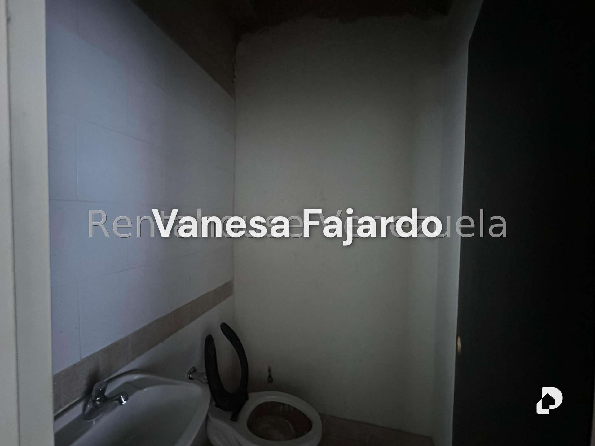 Oficina en Las Mercedes, Caracas – 24