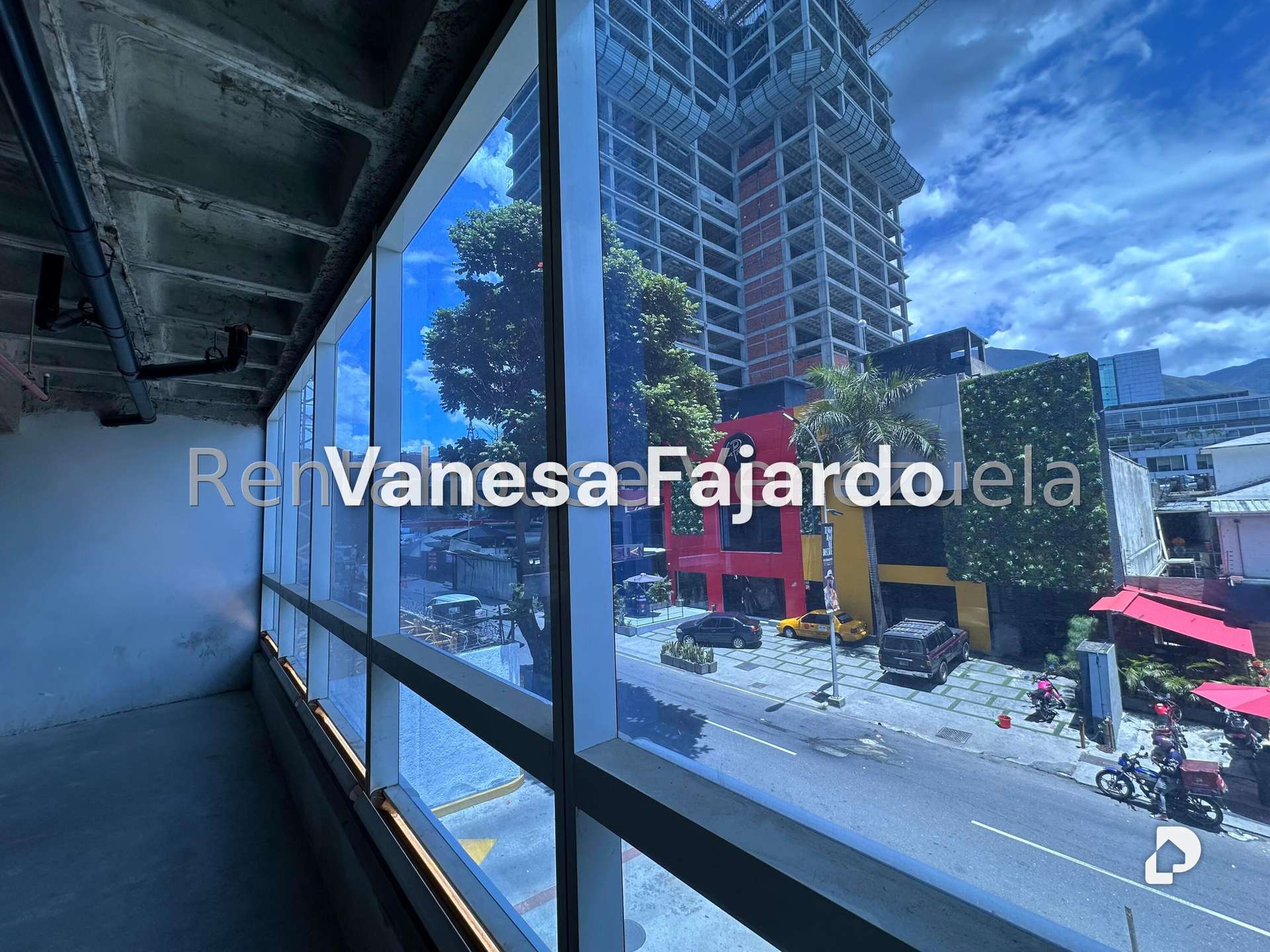 Oficina en Las Mercedes, Caracas – 12