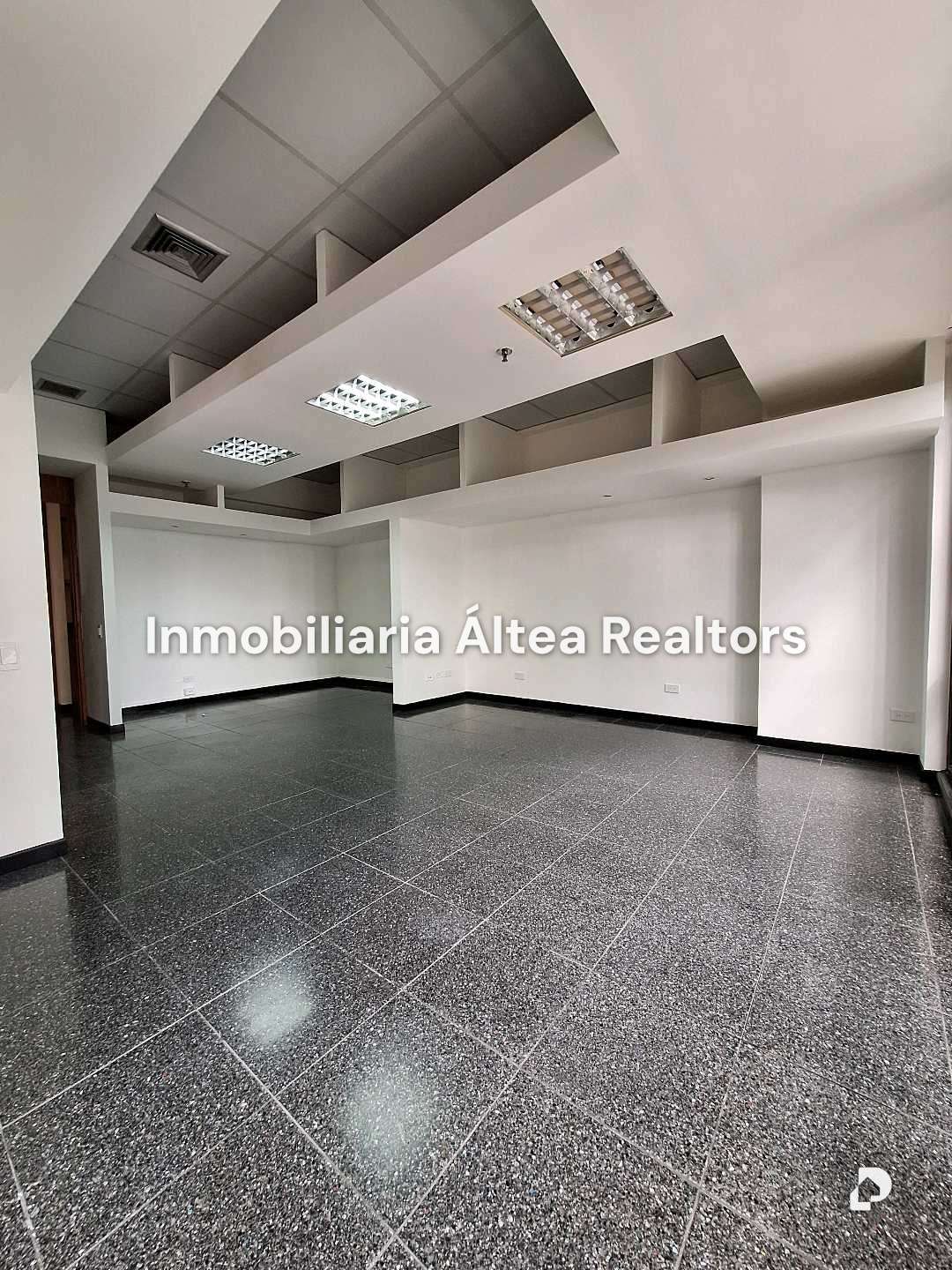 Oficina en La Castellana, Caracas – 15
