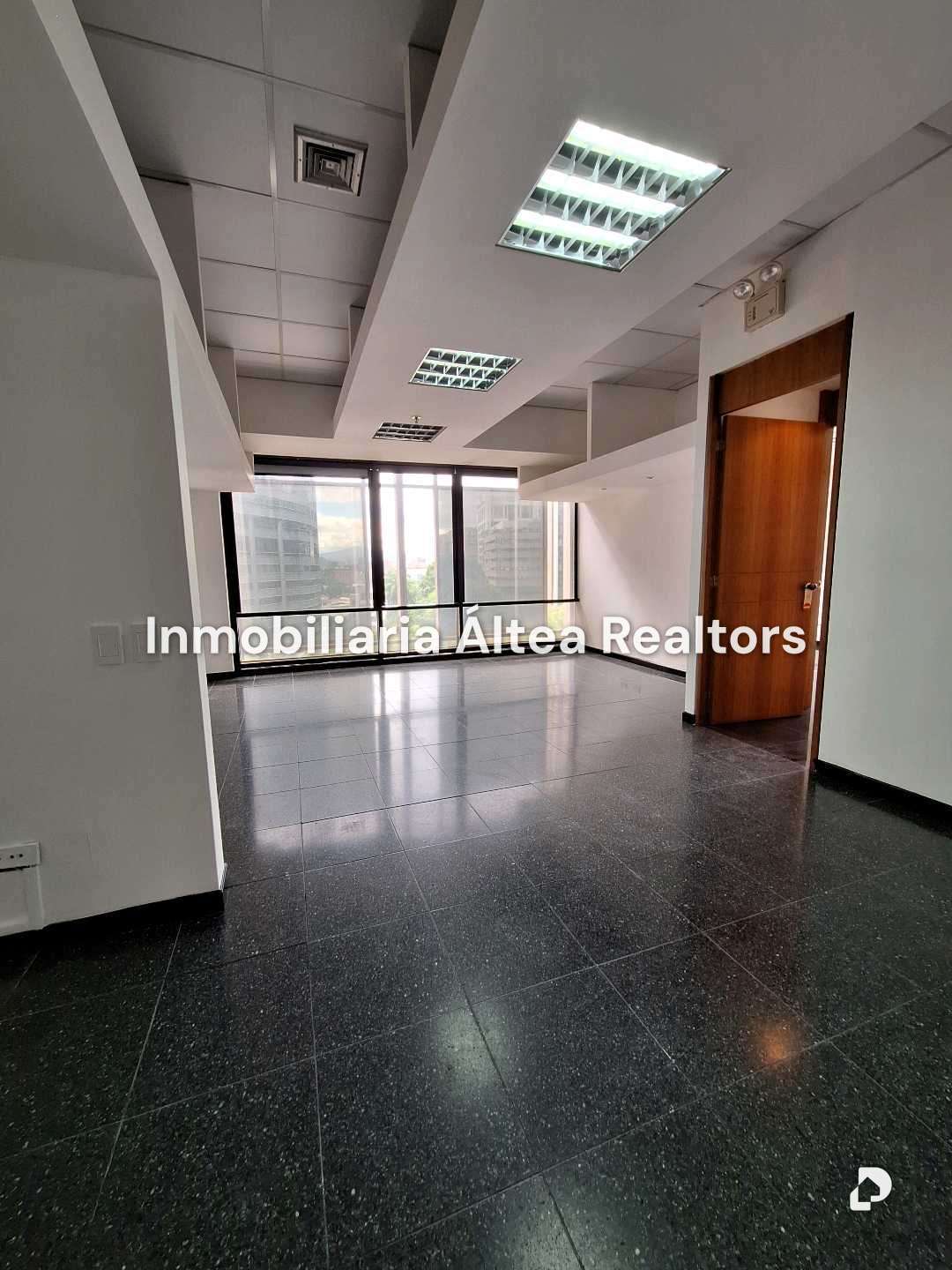 Oficina en La Castellana, Caracas – 13