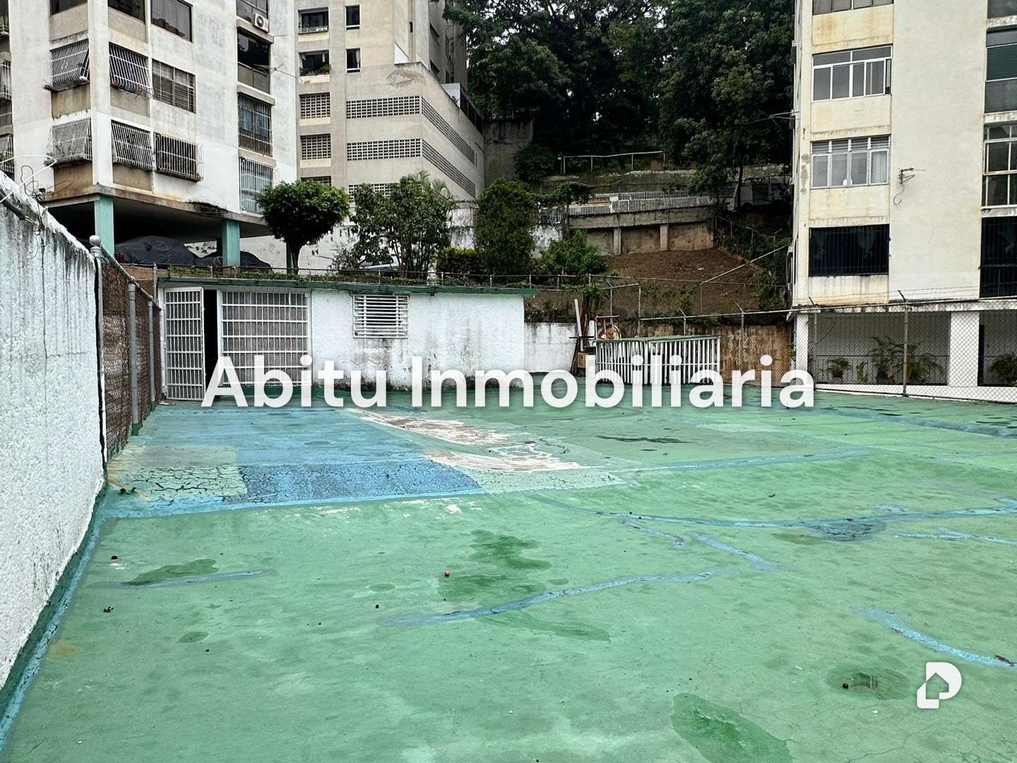 Local comercial en Los Chaguaramos, Caracas – 21