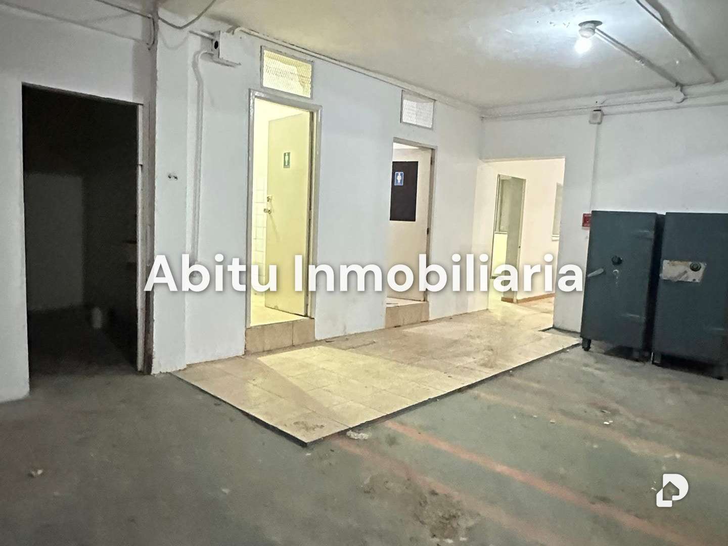 Local comercial en Los Chaguaramos, Caracas – 13