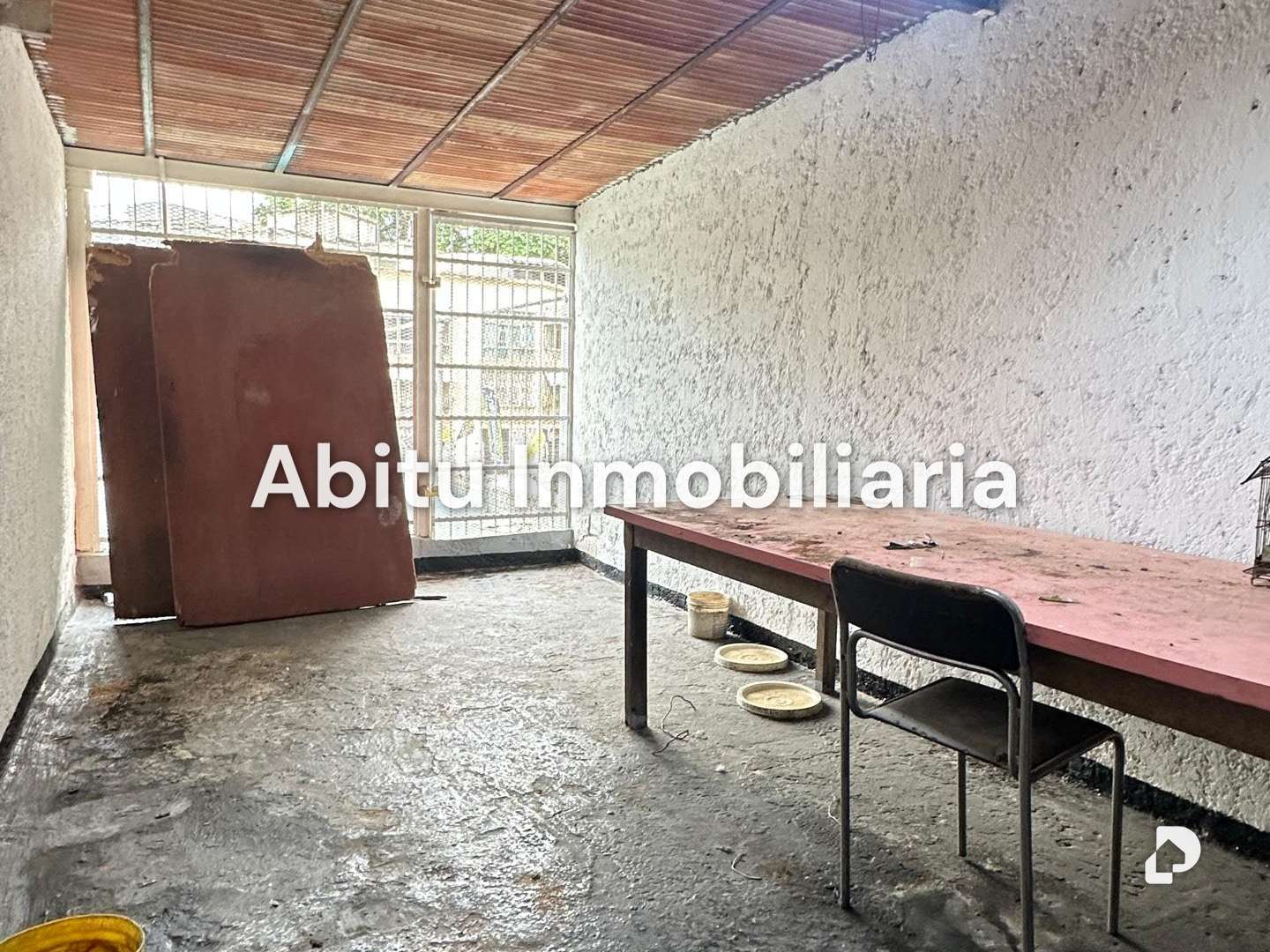 Local comercial en Los Chaguaramos, Caracas – 17