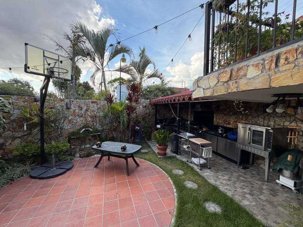 Casa en El Cafetal, Caracas - 1