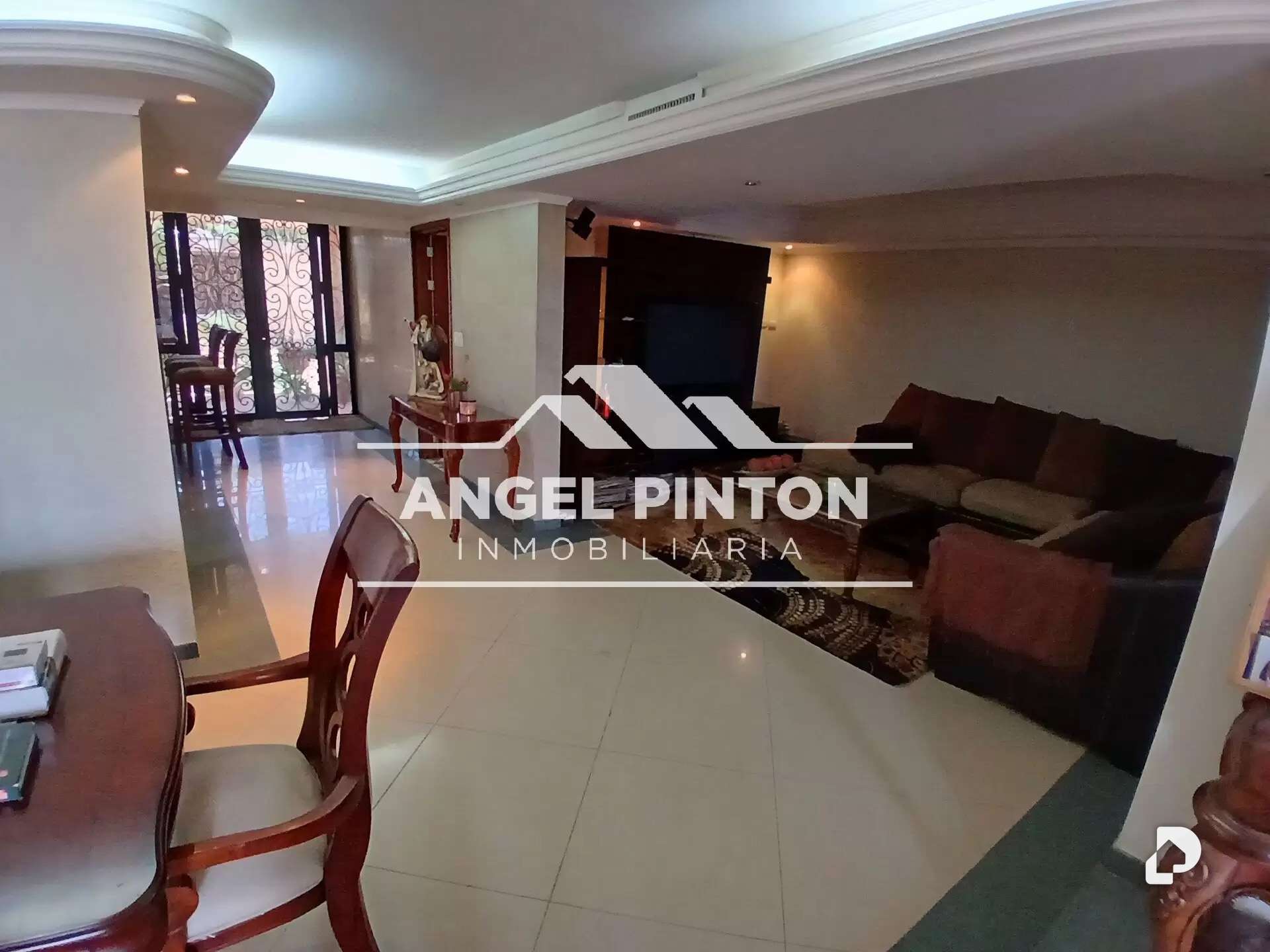 Townhouse en Urbanización Canta Claro, Maracaibo – 2