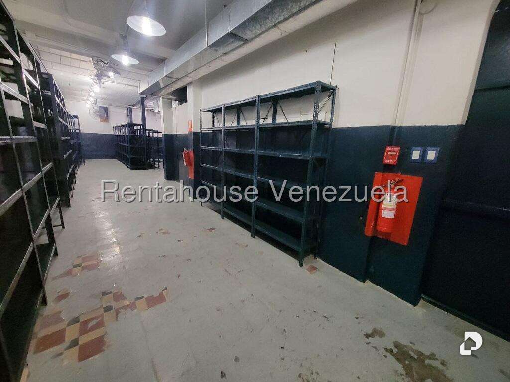 Edificio en Puente Hierro, Caracas – 13