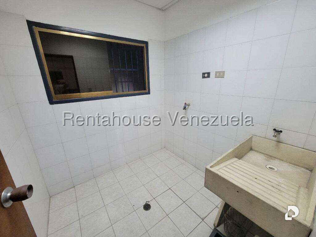 Edificio en Puente Hierro, Caracas – 26