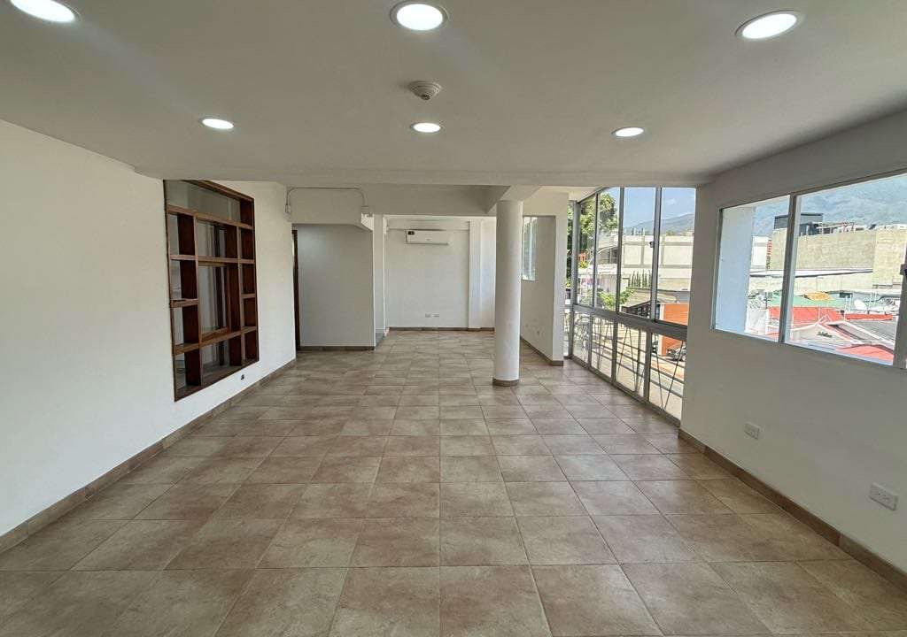 Oficina en Las Mercedes, Caracas - 1