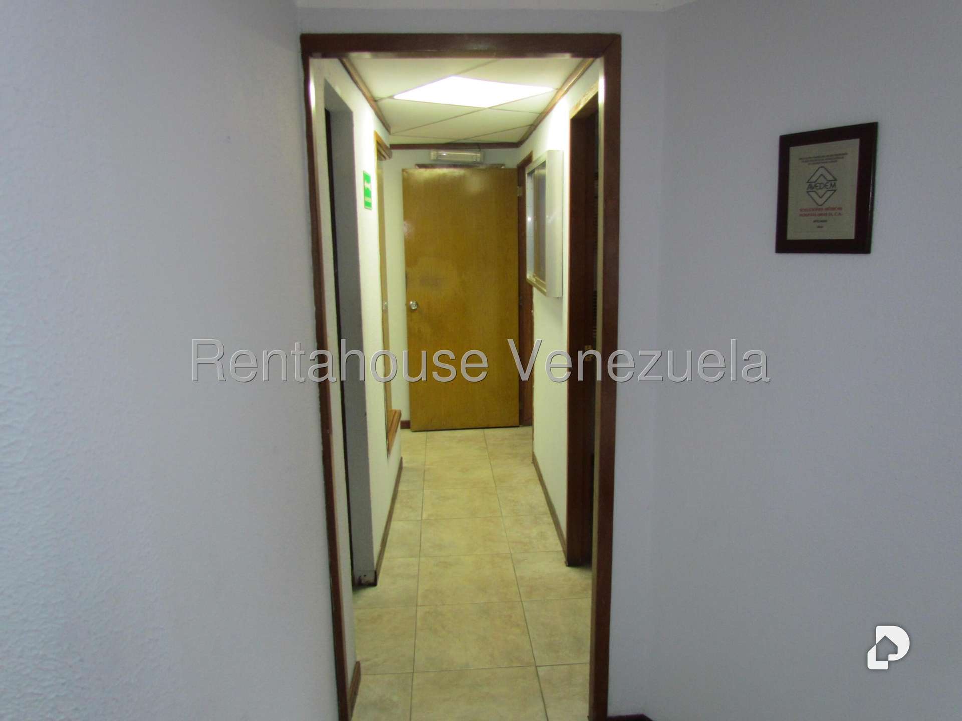 Local comercial en Los Dos Caminos, Caracas – 11