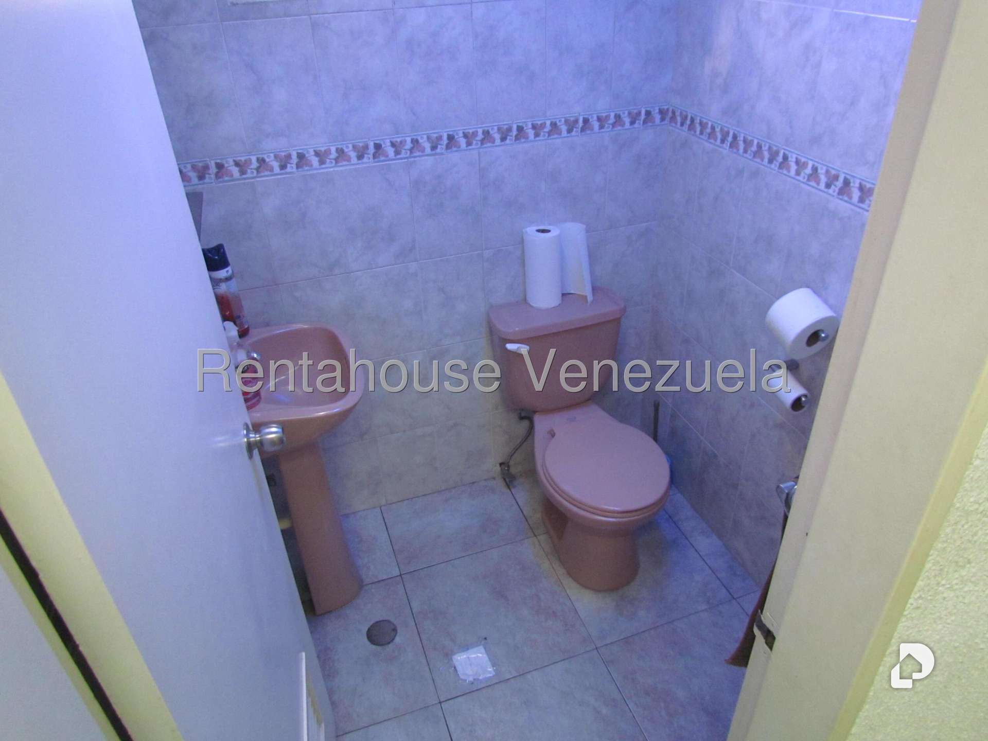Local comercial en Los Dos Caminos, Caracas – 17
