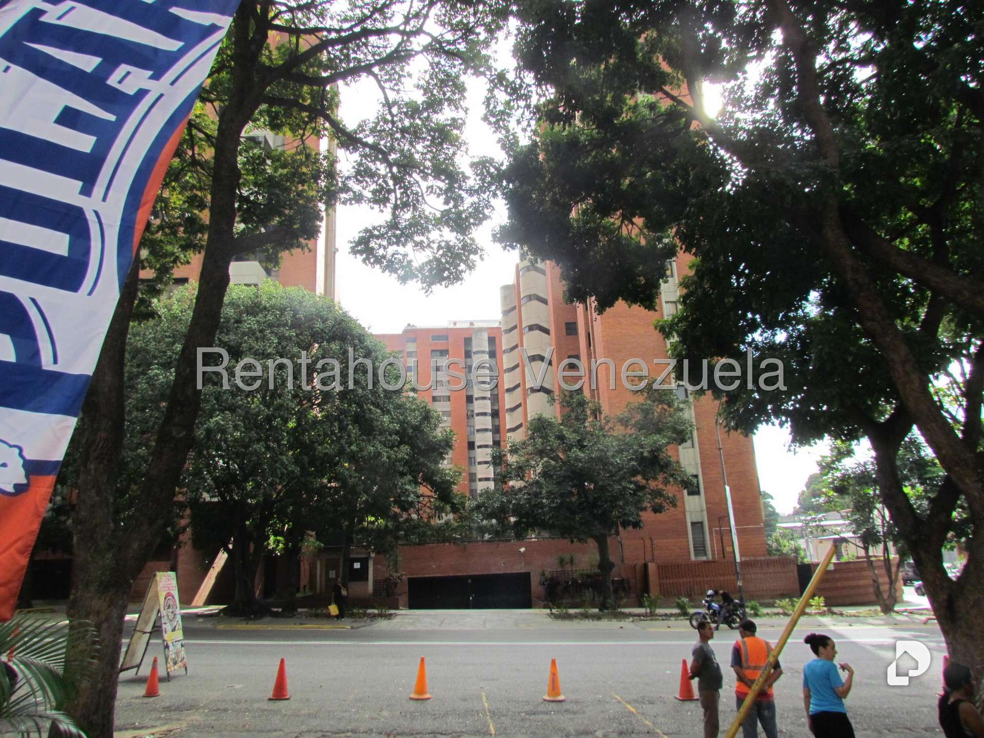 Local comercial en Los Dos Caminos, Caracas – 25