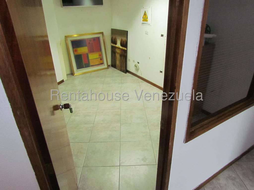 Local comercial en Los Dos Caminos, Caracas