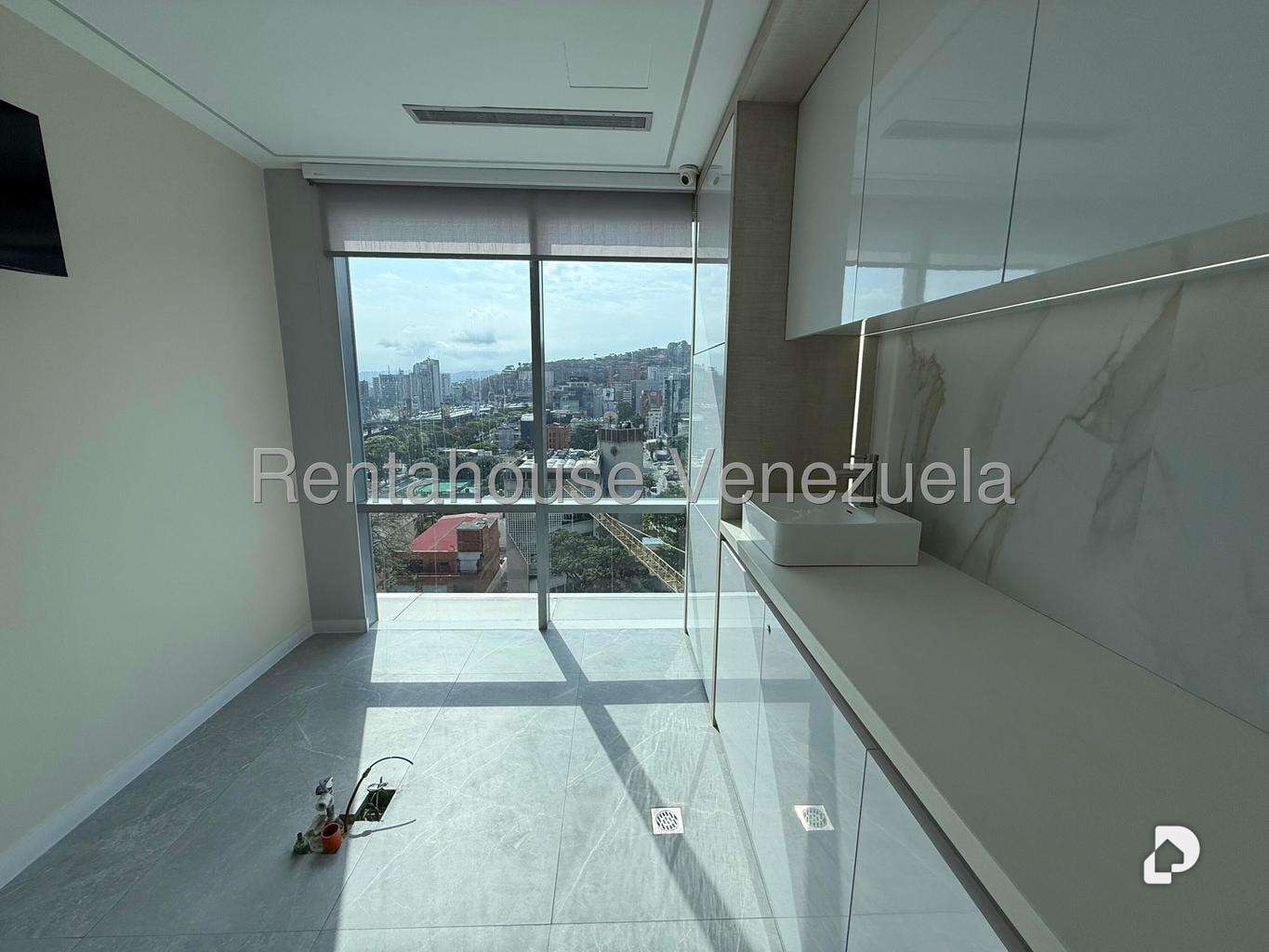 Oficina en Las Mercedes, Caracas – 23