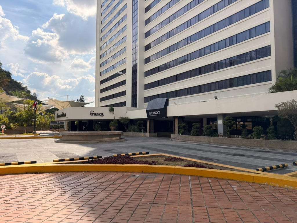 Oficina en Chuao, Caracas - 1