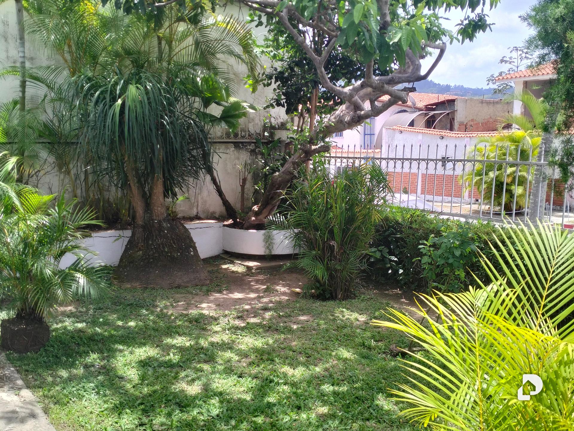 House in Lomas De La Trinidad, Caracas – 3