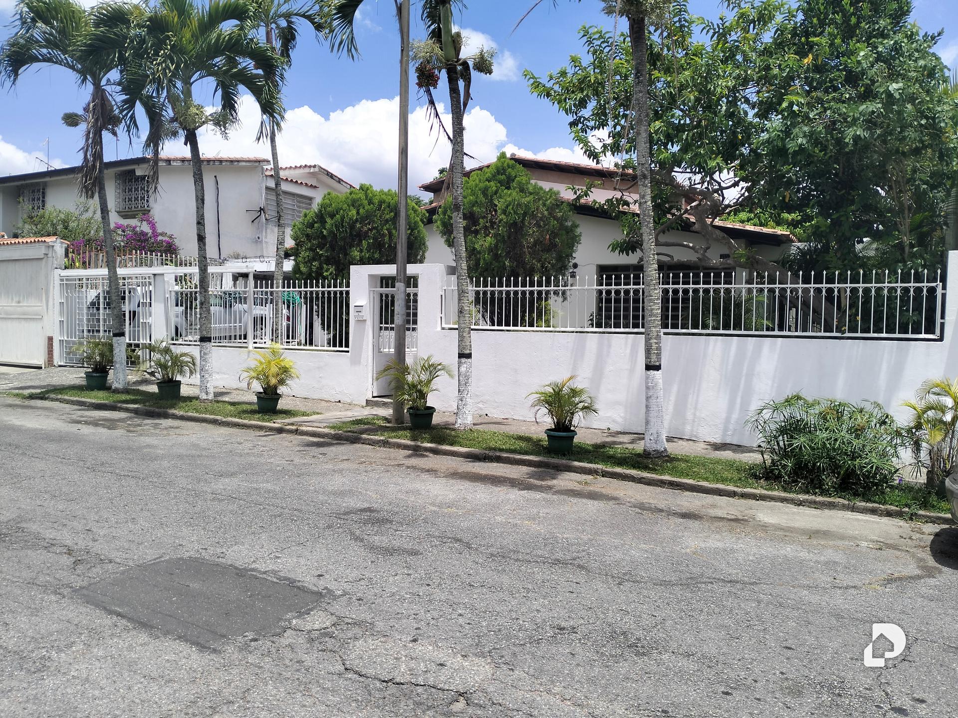House in Lomas De La Trinidad, Caracas – 1